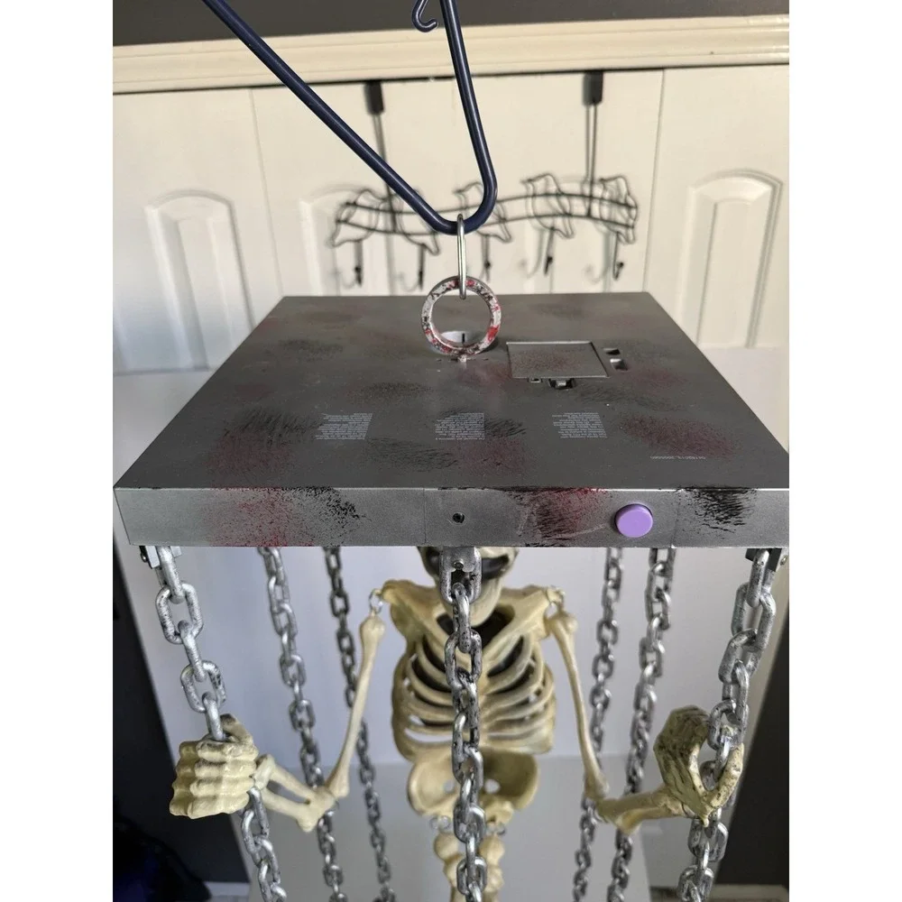 VTG Gemmy Skeleton Hanging Animated Caged Screaming Motion & Sound Activated 36